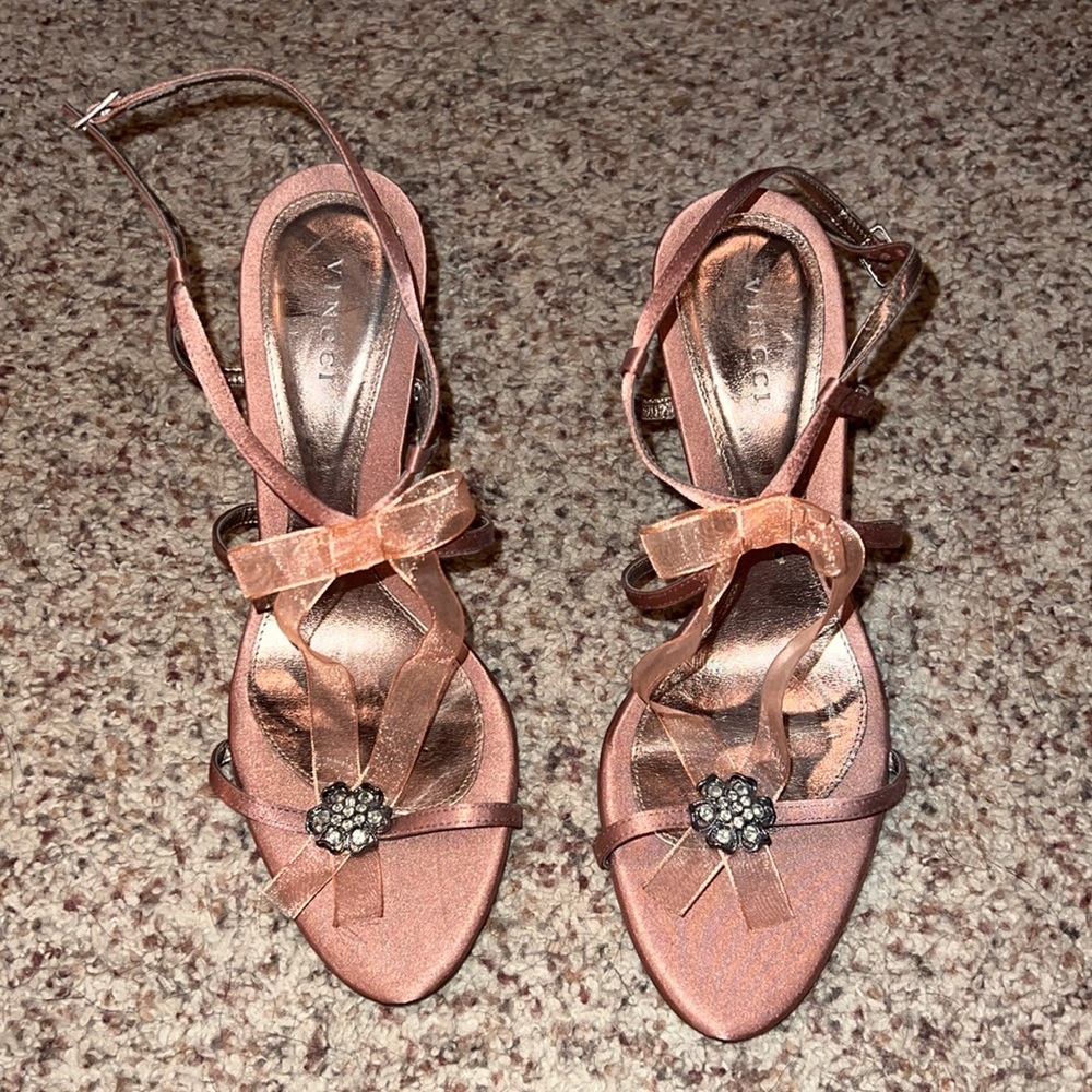 Vincci mauve short heels with charm and ribbon size 7